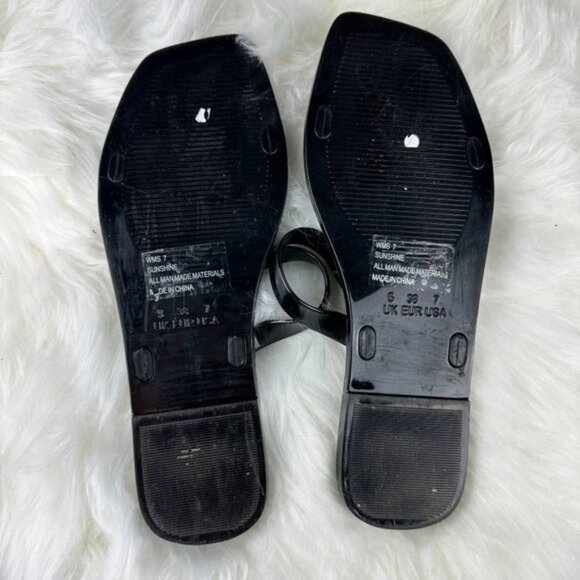 Dolce Vita Sunshine Flat Sandals in Black - Picture 4 of 4